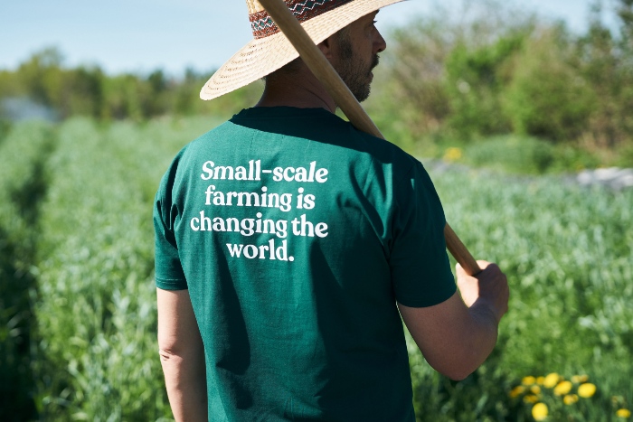 Growers & Co. design et fabrique des vêtements adaptés aux besoins des fermiers. / Crédit : Alex Chabot
